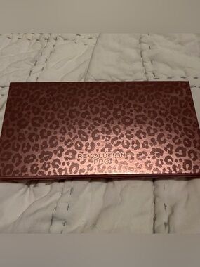 Revolution Rose Gold Leopard New Neutral Blushed Palette